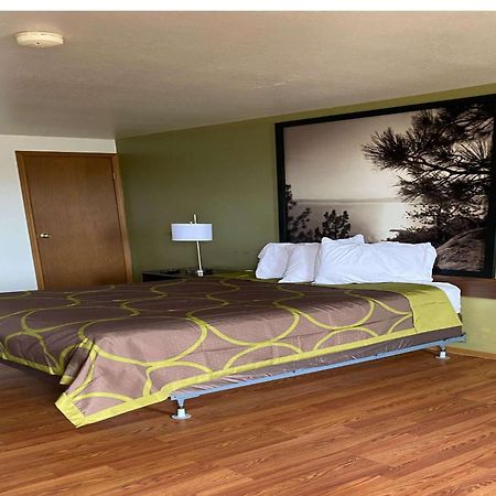 Super 8 By Wyndham Wells Hotel Luaran gambar