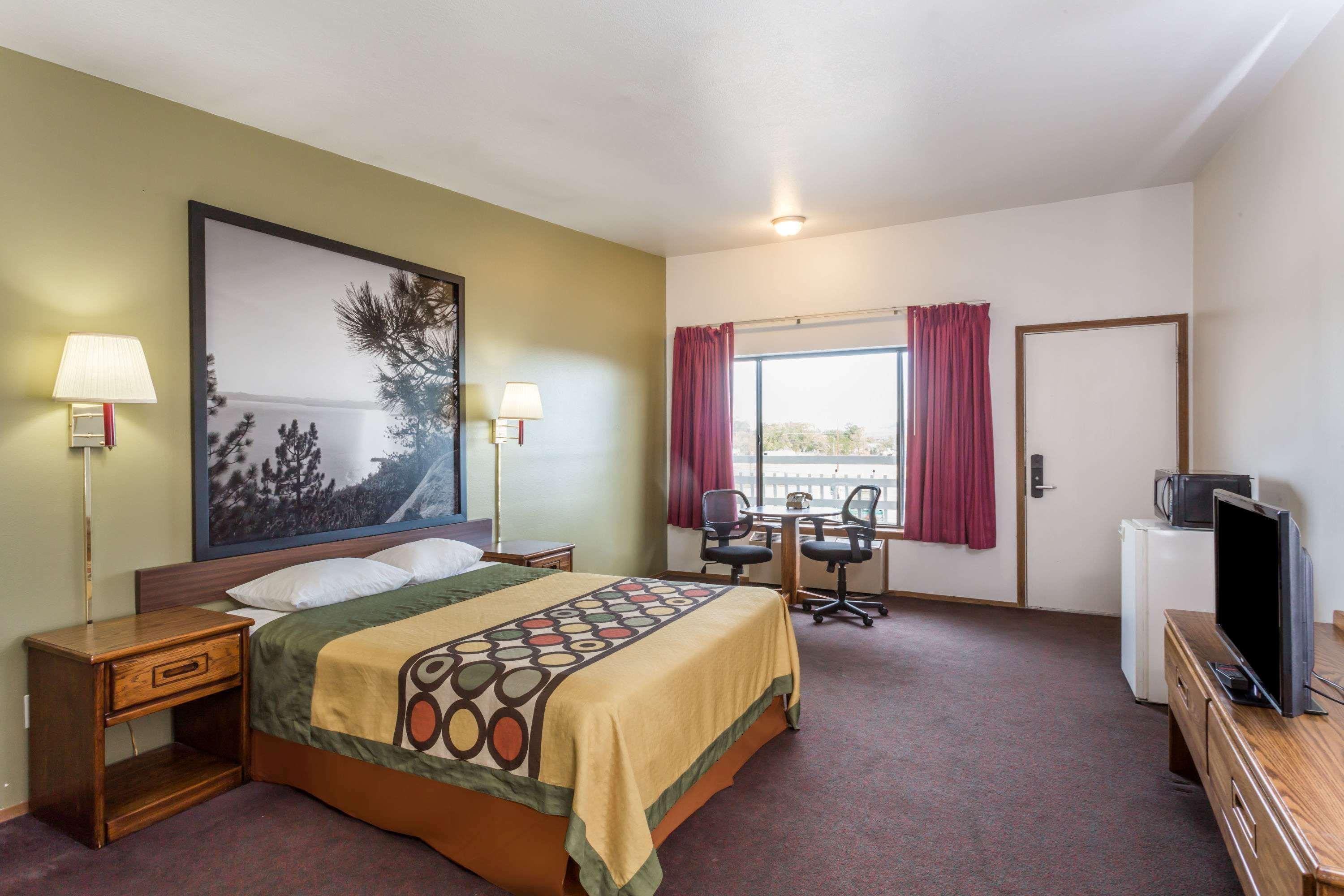 Super 8 By Wyndham Wells Hotel Luaran gambar