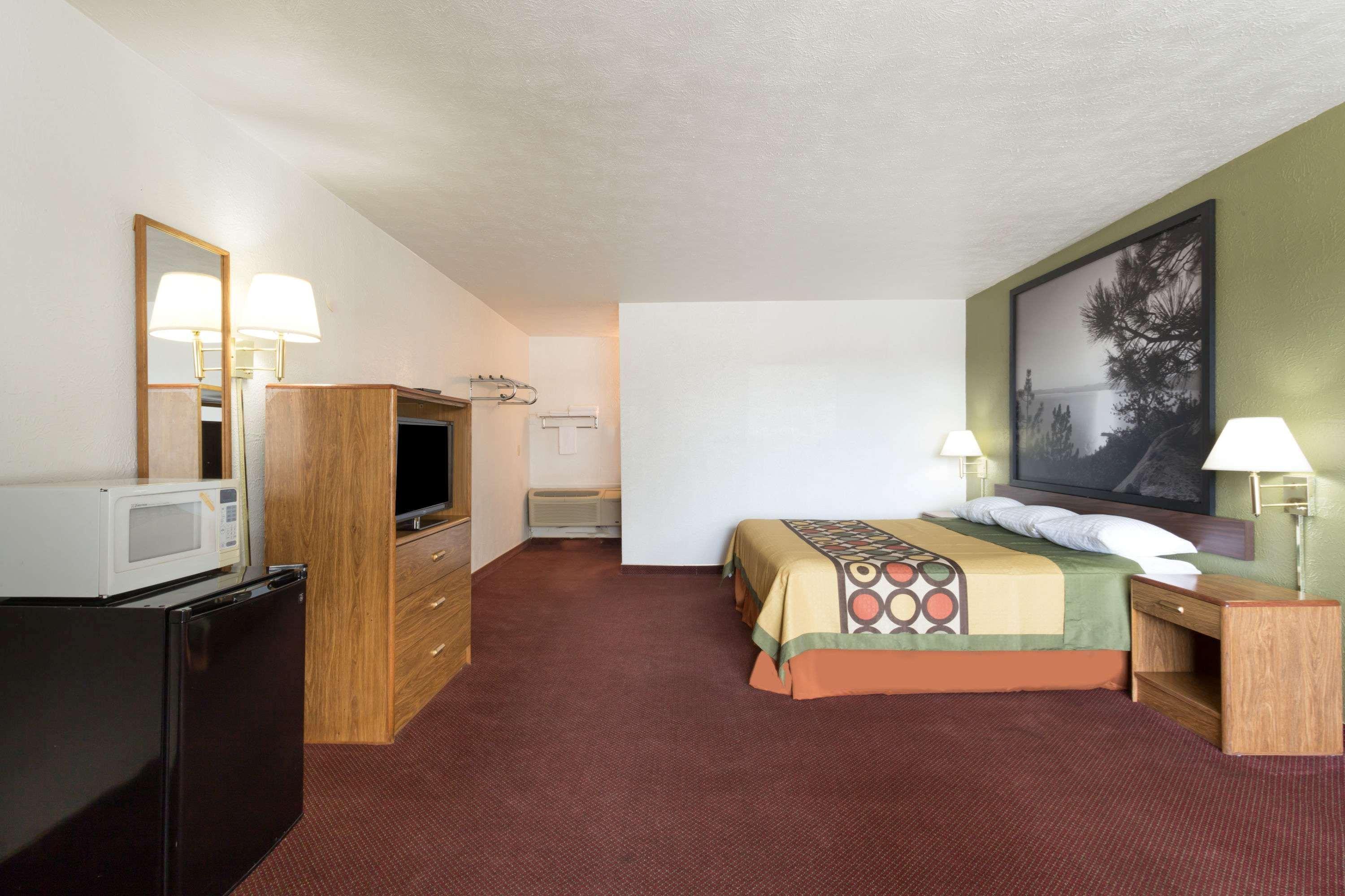Super 8 By Wyndham Wells Hotel Luaran gambar