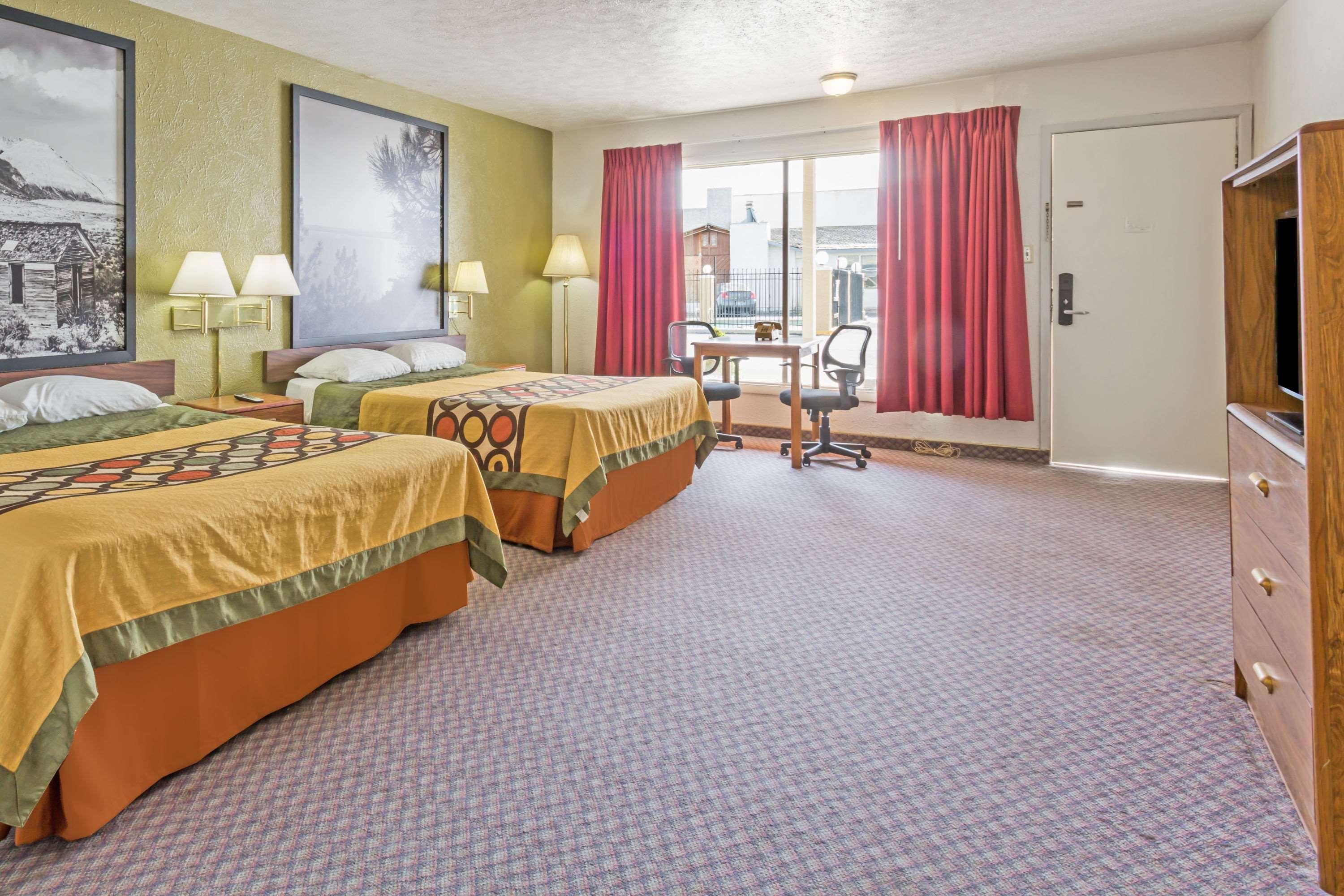 Super 8 By Wyndham Wells Hotel Luaran gambar
