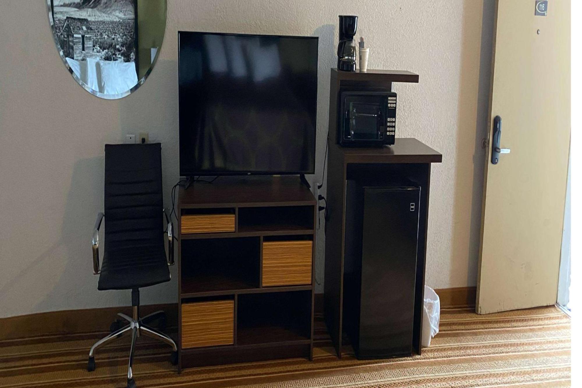 Super 8 By Wyndham Wells Hotel Luaran gambar