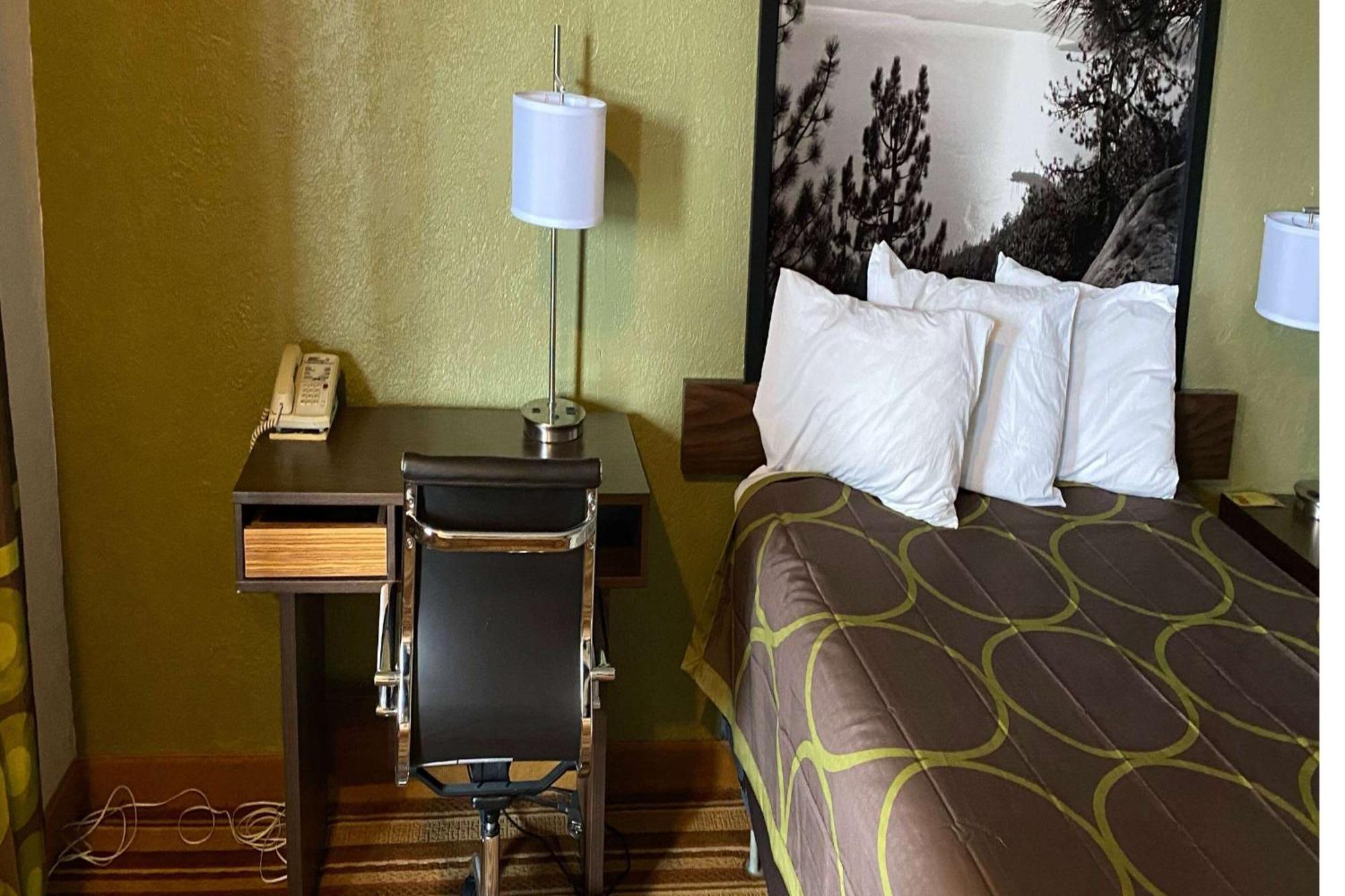Super 8 By Wyndham Wells Hotel Luaran gambar