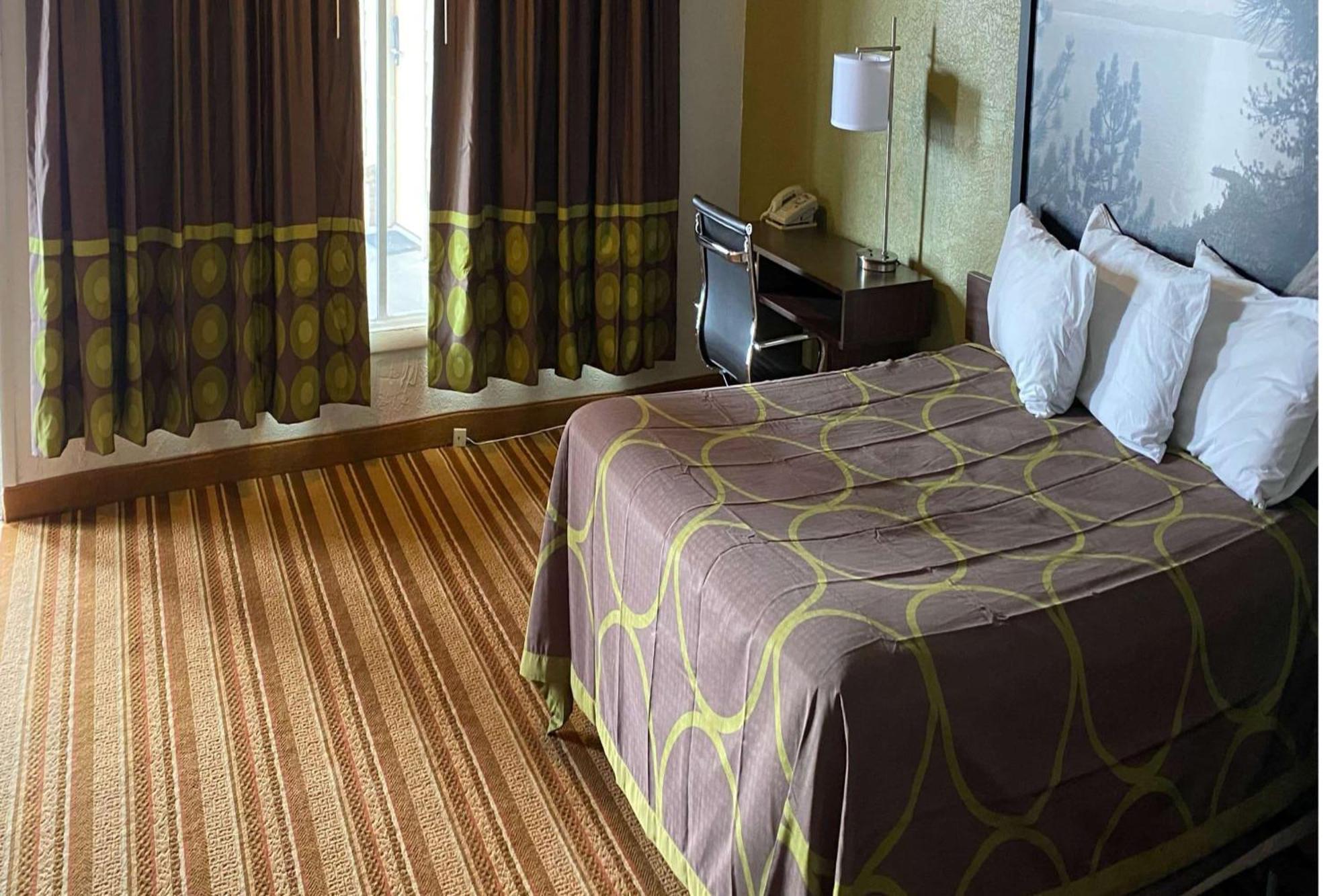 Super 8 By Wyndham Wells Hotel Luaran gambar